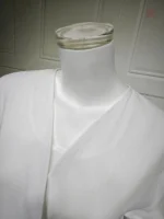 Abaya ample avec motifs floraux