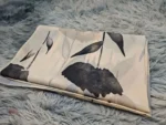 Design chic de kimono avec fleurs noires
