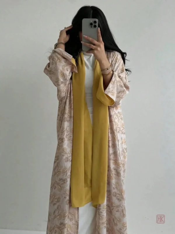 Abaya kimono avec motifs floraux vibrants