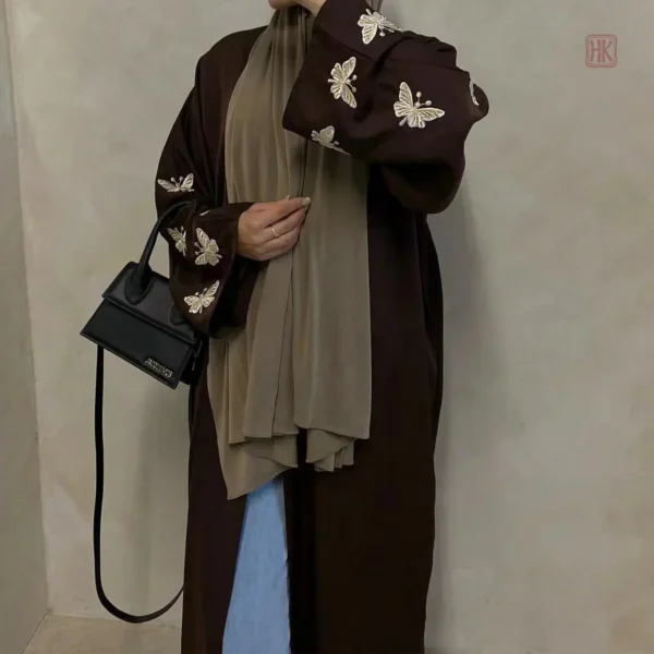 Abaya Kimono stylée en marron et motifs de papillons