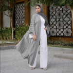 Kimono Abaya gris à rayures élégant et moderne