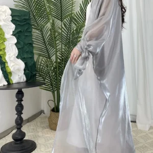 Abaya kimono argentée, style moderne et sophistiqué