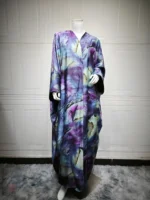 Kimono aux tons violets, style moderne et raffiné