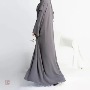 Robe grise kimono, style abaya moderne et chic