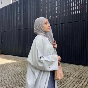 Kimono beige léger, parfait pour toutes occasions
