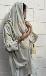 Abaya beige fluide, idéal pour un look décontracté
