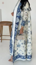 Abaya Kimono Élégante en Blanc et Bleu