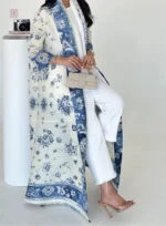 Vêtement Long avec Motifs Bleus sur Blanc