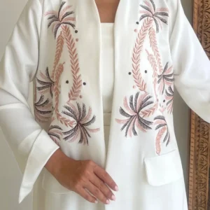 Abaya luxueuse blanche avec broderies élégantes