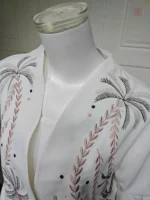 Vêtement traditionnel moderne, abaya blanche