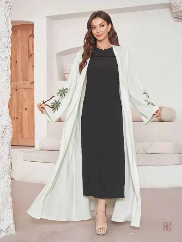 Abaya kimono blanche au design long et fluide