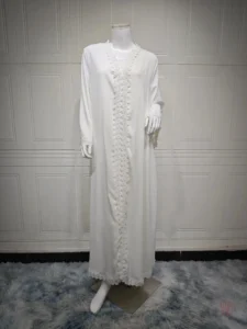 Kimono minimaliste en couleur blanche