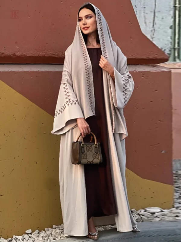 Vêtement traditionnel kimono en teinte beige