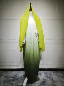 Abaya kimono vert avec un dégradé subtil