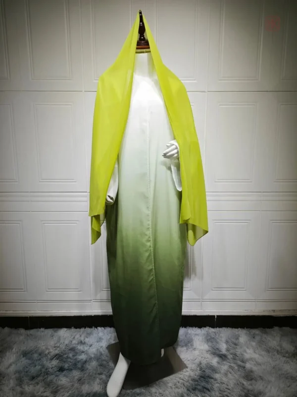 Abaya kimono vert avec un dégradé subtil