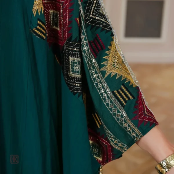 Kimono et robe brodés pour un style unique
