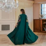 Abaya moderne avec broderies délicates