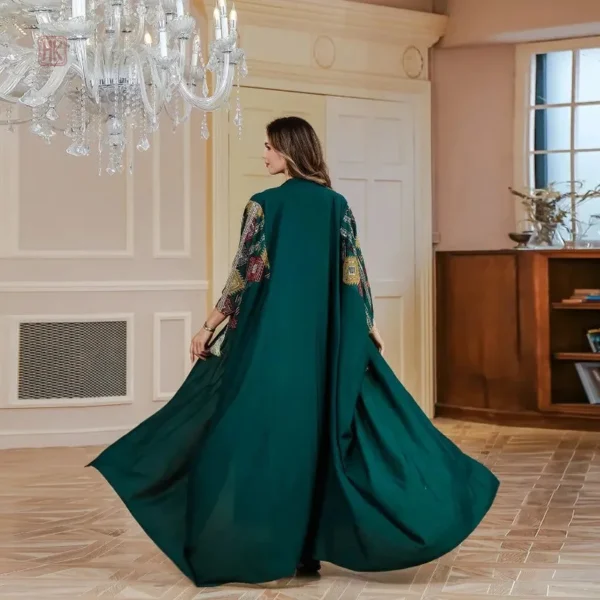 Abaya moderne avec broderies délicates