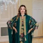 Abaya longue et stylée en tissu léger