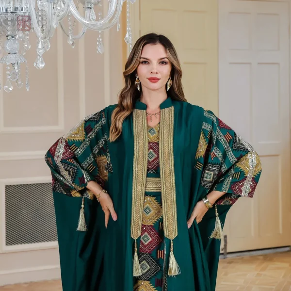 Abaya longue et stylée en tissu léger