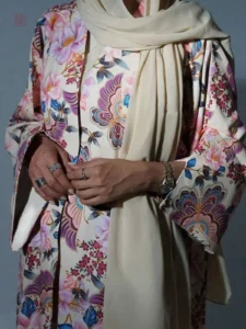 Abaya kimono à motifs floraux en rose doux