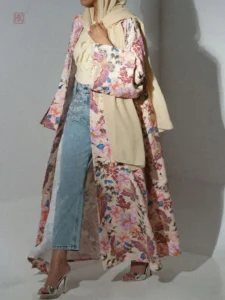 Kimono stylé avec fleurs roses pour femme