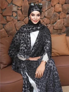 Abaya Kimono avec motif léopard en noir