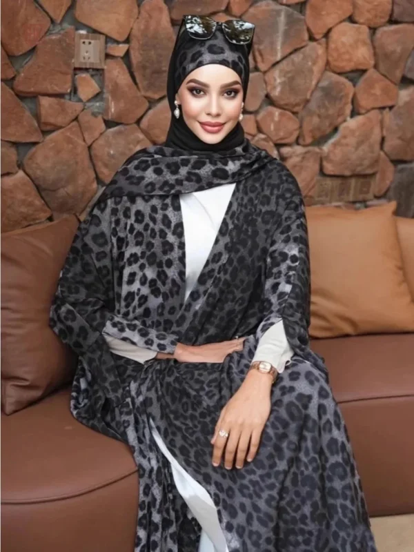 Abaya Kimono avec motif léopard en noir