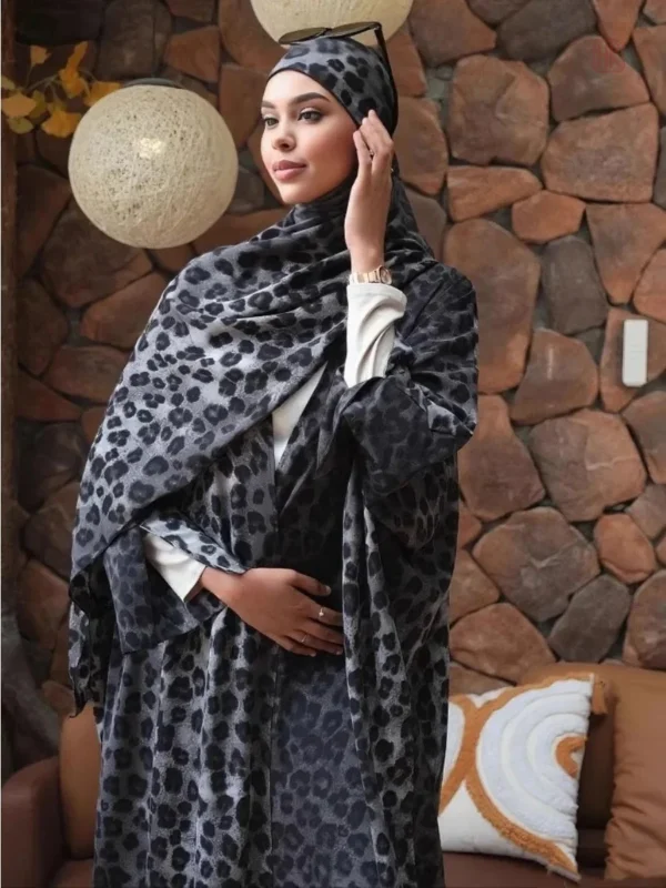 Vêtement tendance : kimono abaya félin noir