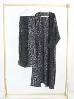 Style chic avec kimono abaya léopard femme
