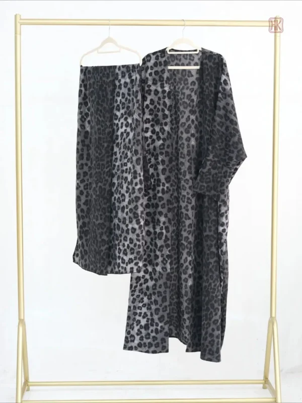 Style chic avec kimono abaya léopard femme