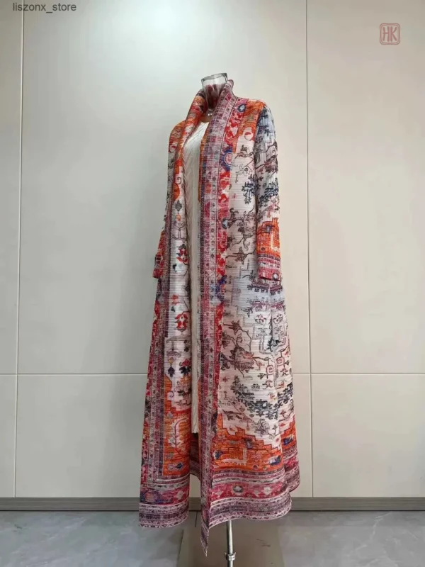 Vêtement traditionnel moderne en rose