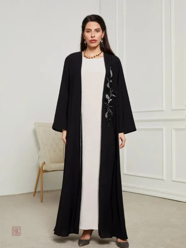 Kimono noir raffiné pour occasions spéciales