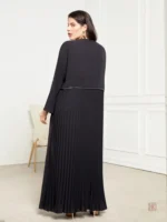 Vêtement traditionnel noir en style kimono