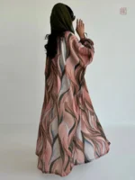 Vêtement féminin élégant en style kimono