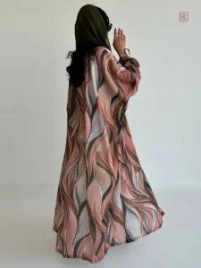 Vêtement féminin élégant en style kimono