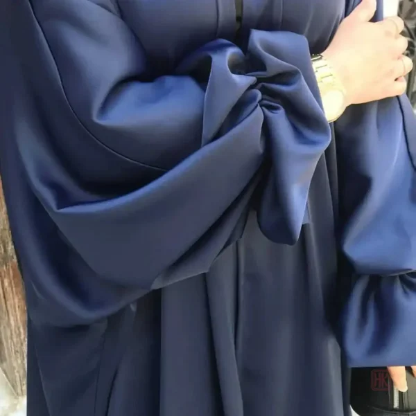 Vêtement féminin kimono abaya en bleu profond