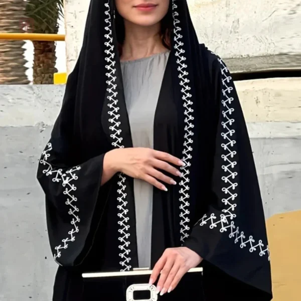 Abaya noire élégante avec broderie raffinée