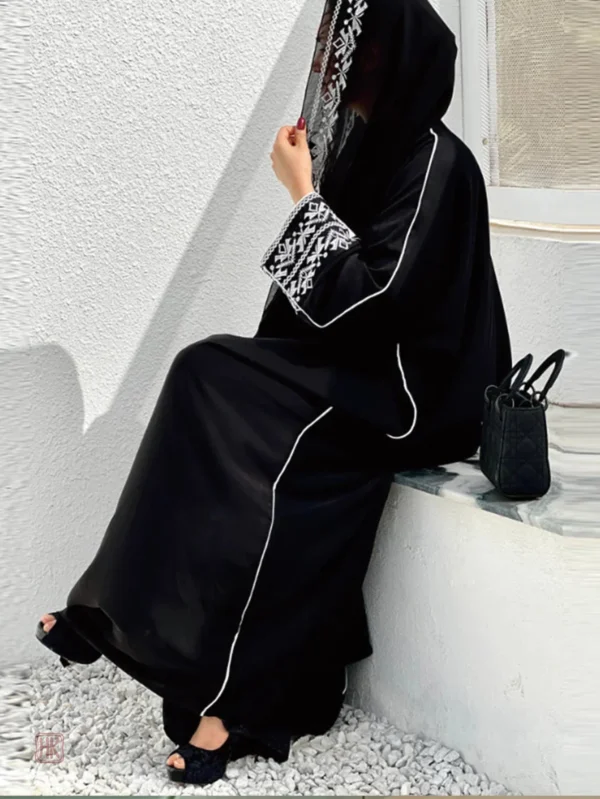 Look moderne avec kimono abaya