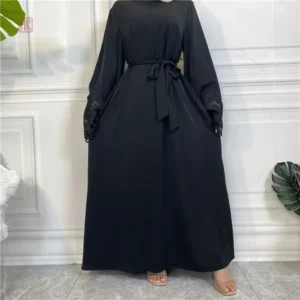 Kimono abaya noir avec dentelles élégantes
