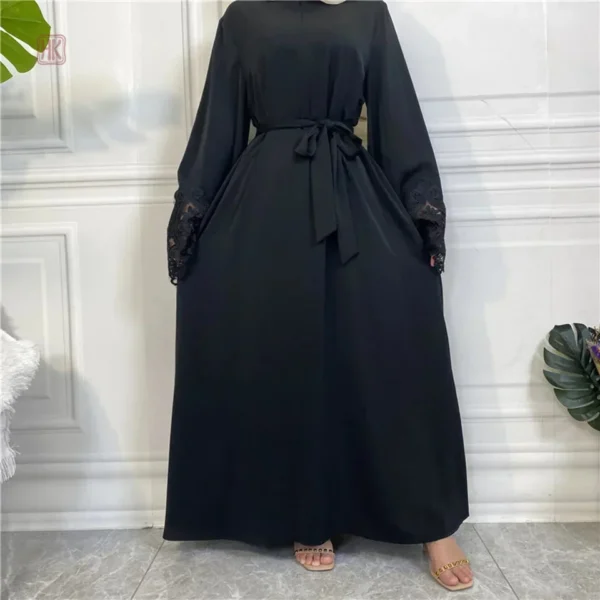 kimono-abaya-noir-a-dentelles-1 Kimono abaya noir avec dentelles élégantes