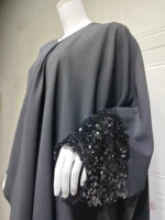 Abaya noire polyvalente à sequins décoratifs