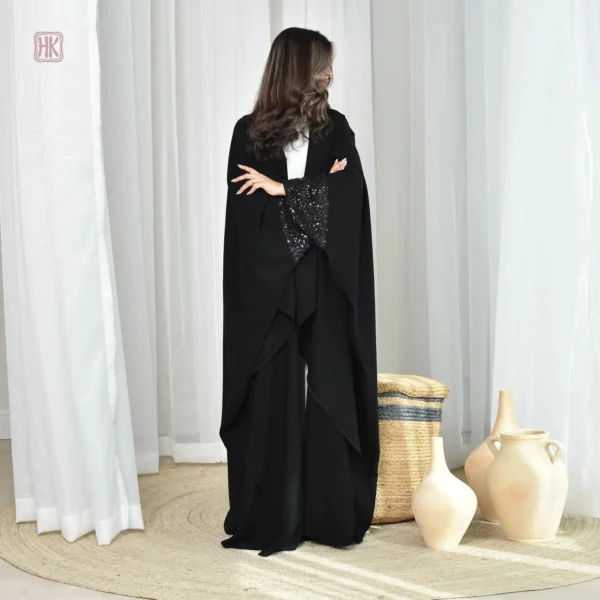 Robe kimono noire à sequins modernes