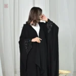 Abaya chic noire avec détails scintillants