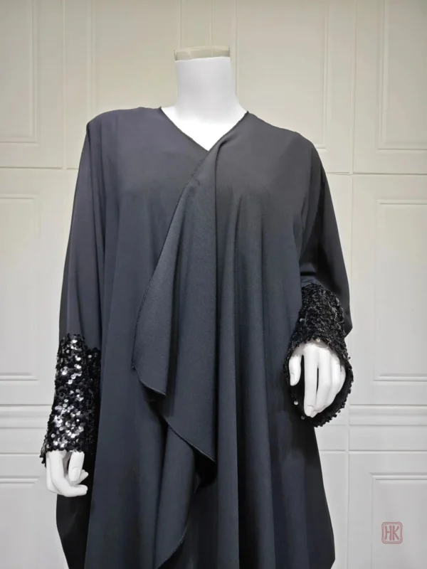 Abaya noire avec finition en sequins