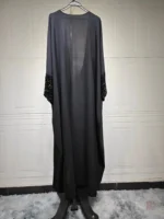 Robe longue noire à effet brillant
