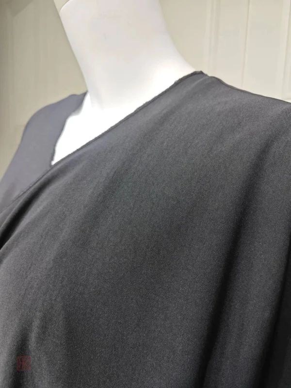 Kimono élégant en noir avec sequins