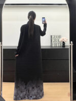 Abaya kimono noir aux motifs gris raffinés