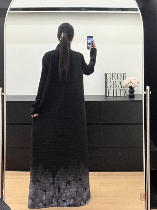 Abaya kimono noir aux motifs gris raffinés