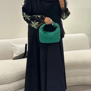 Kimono noir brodé élégant pour abaya moderne